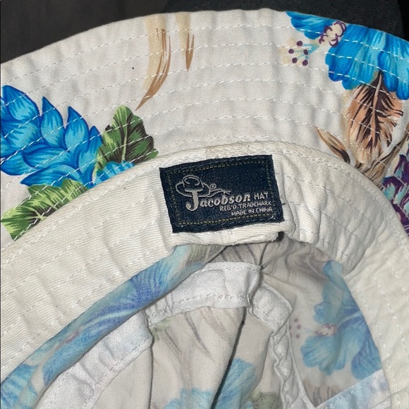 Three bucket hats - Picture 5 of 6